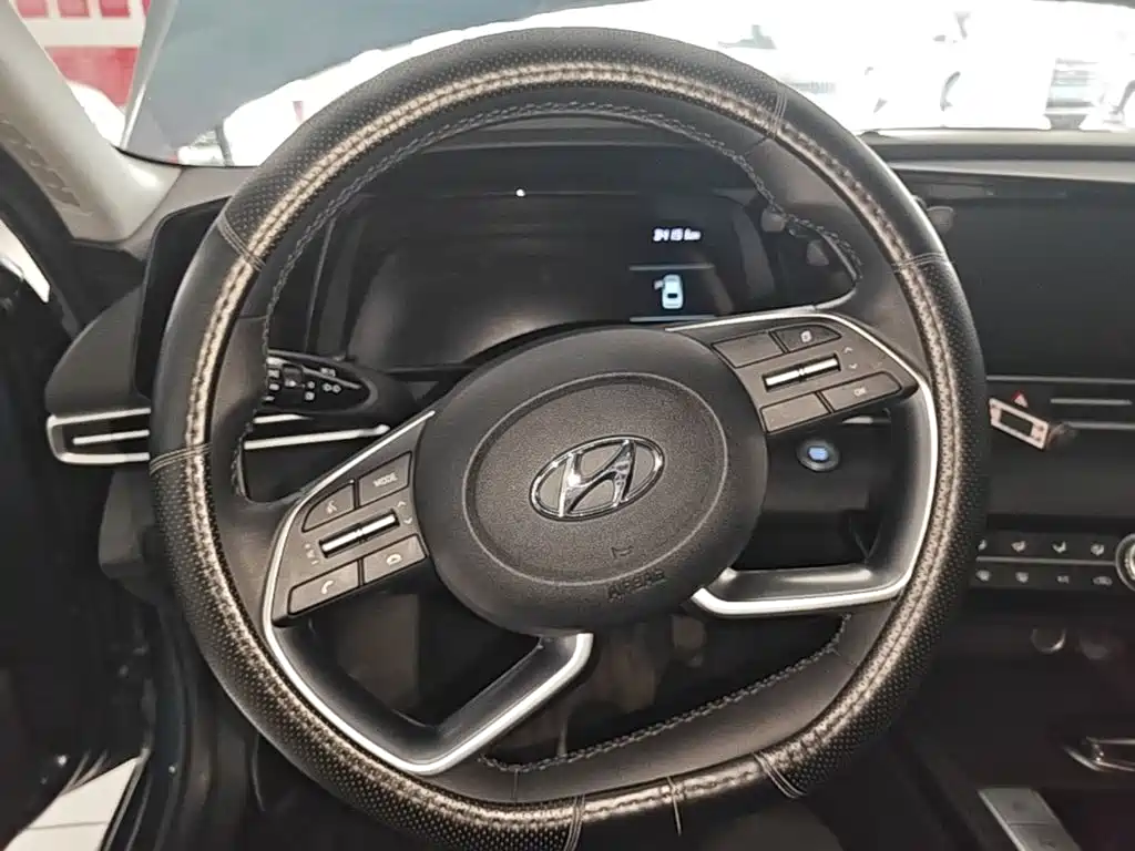 Hyundai Elantra 2022 — фото 11