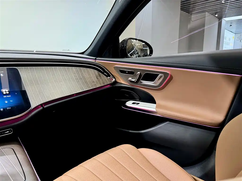 Mercedes-Benz E-Class 2024 — фото 27
