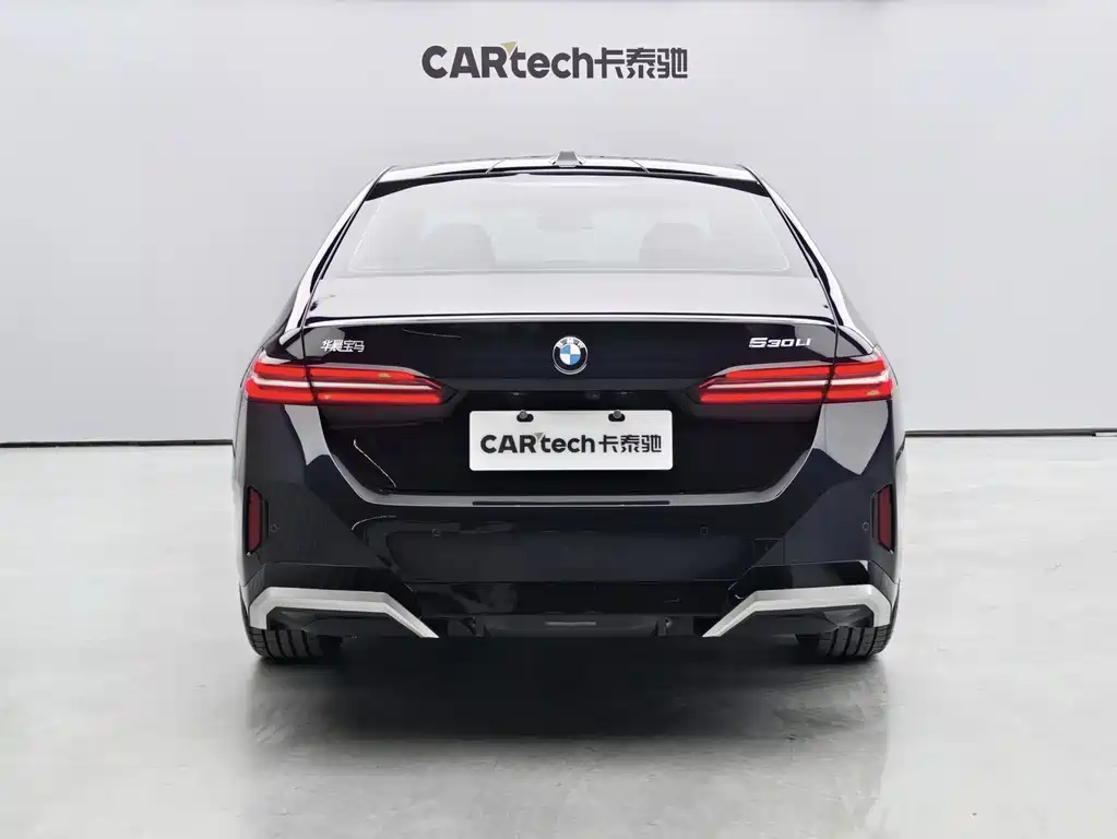 BMW 5 Series 2025 — фото 12