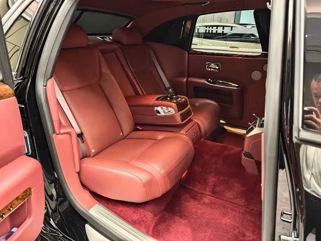 Rolls-Royce Ghost 2015 — фото 10