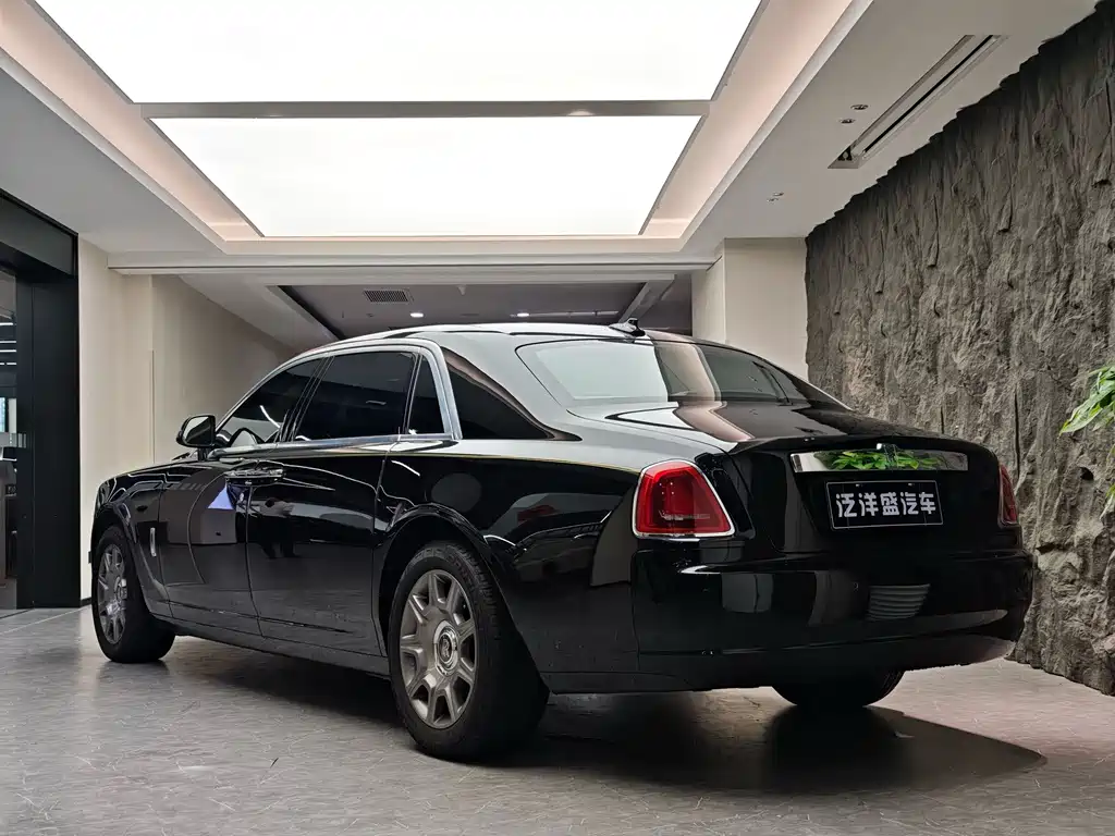 Rolls-Royce Ghost 2015 — фото 17