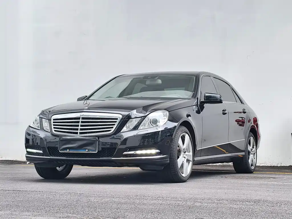Mercedes-Benz E-Class 2013 — фото 1