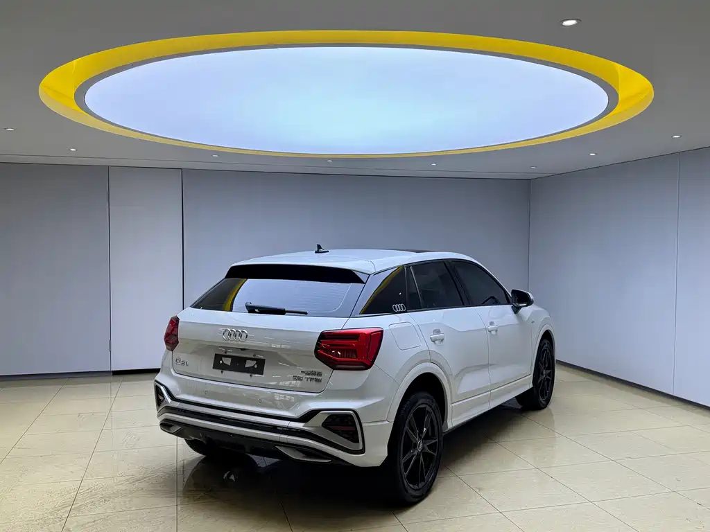Audi Q2L 2023