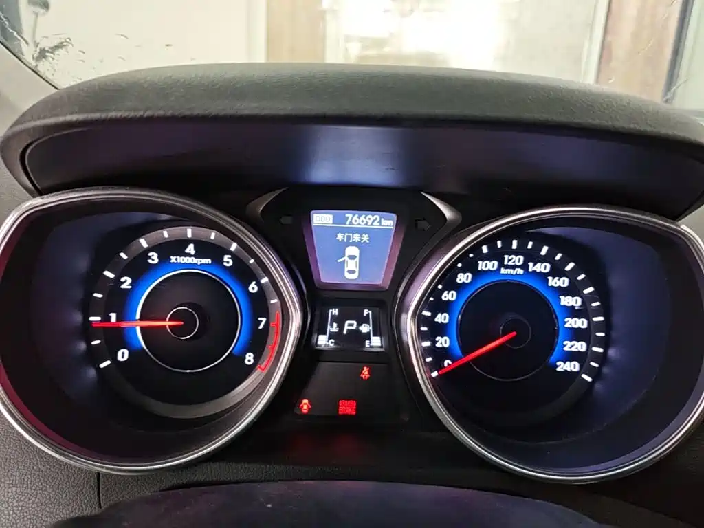 Hyundai Elantra 2017 — фото 12
