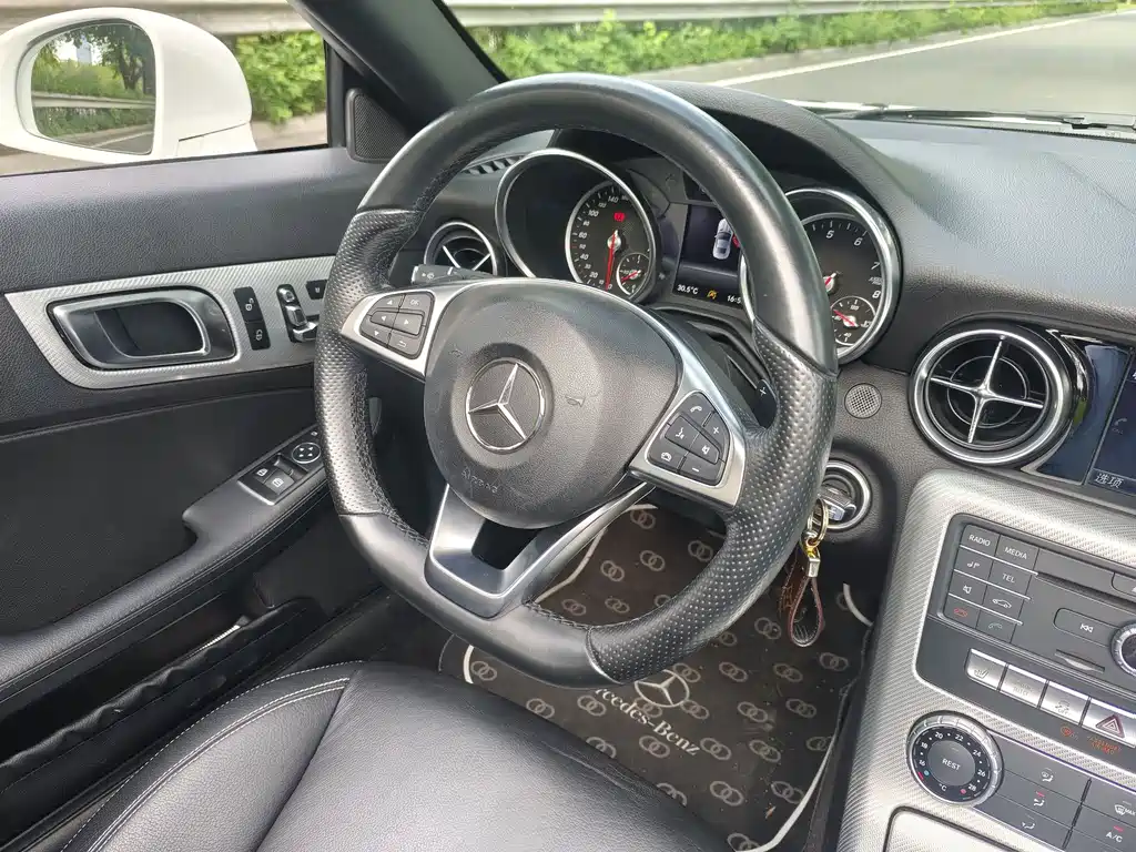 Mercedes-Benz SLC 2017 — фото 12