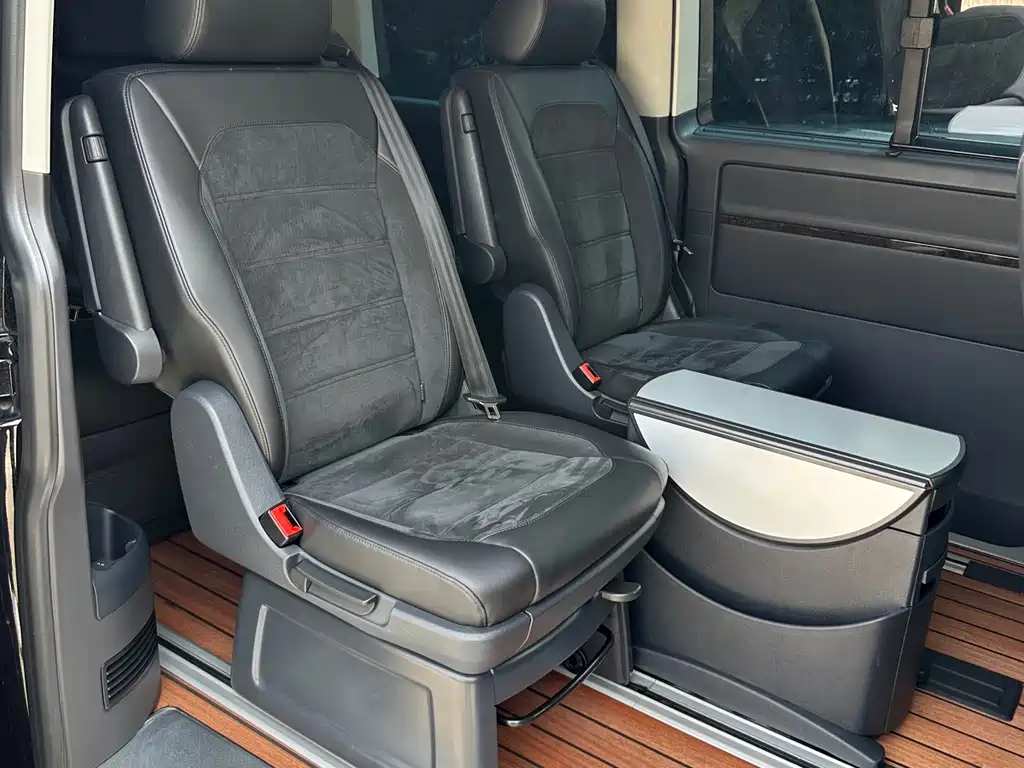 Volkswagen Multivan 2018 — фото 13