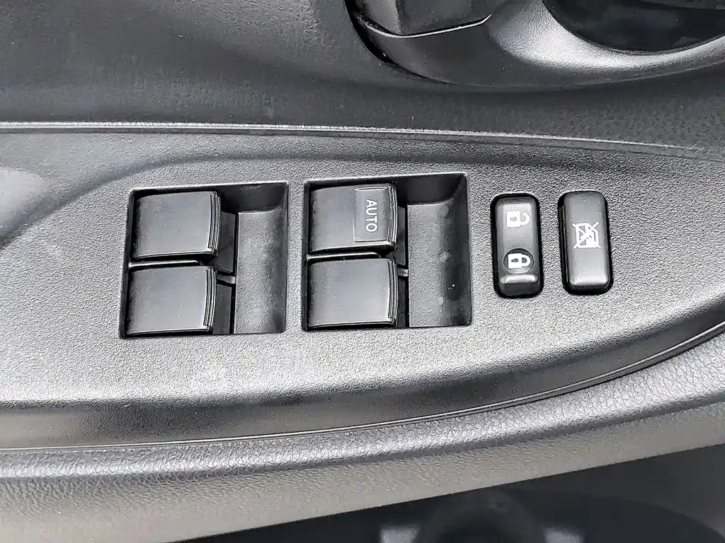 Toyota Yaris L 2014 — фото 9
