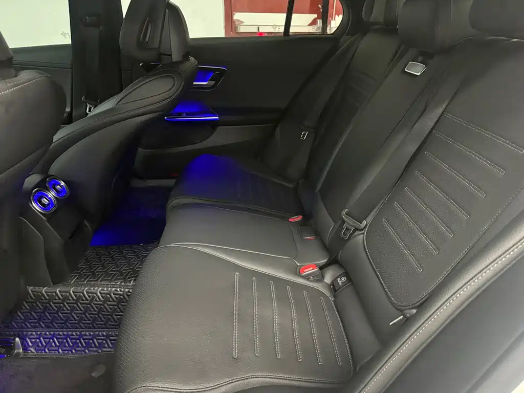 Mercedes-Benz C-Class 2023 — фото 10