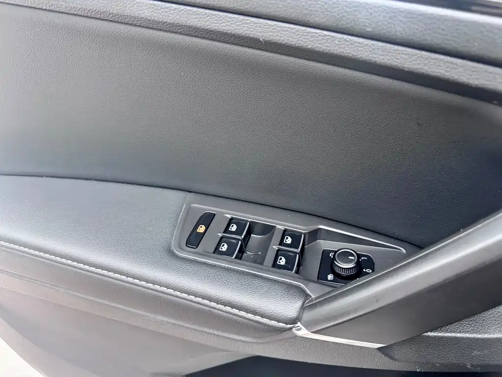 Volkswagen Tiguan L 2021 — фото 15