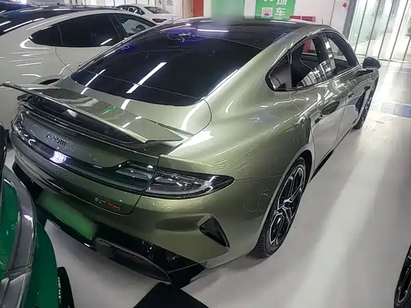 Xiaomi SU7 2024