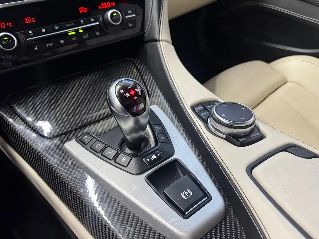 BMW M6 2016 — фото 14