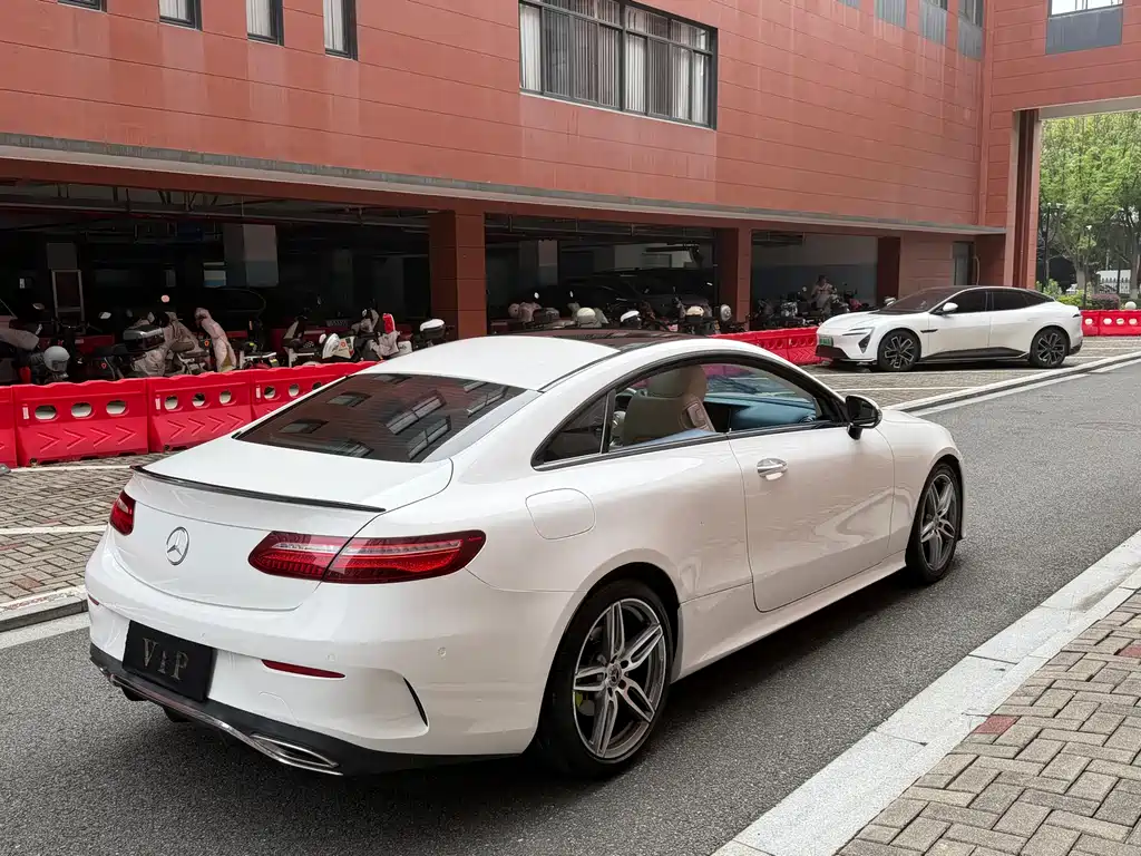 Mercedes-Benz E-Class 2020 — фото 19