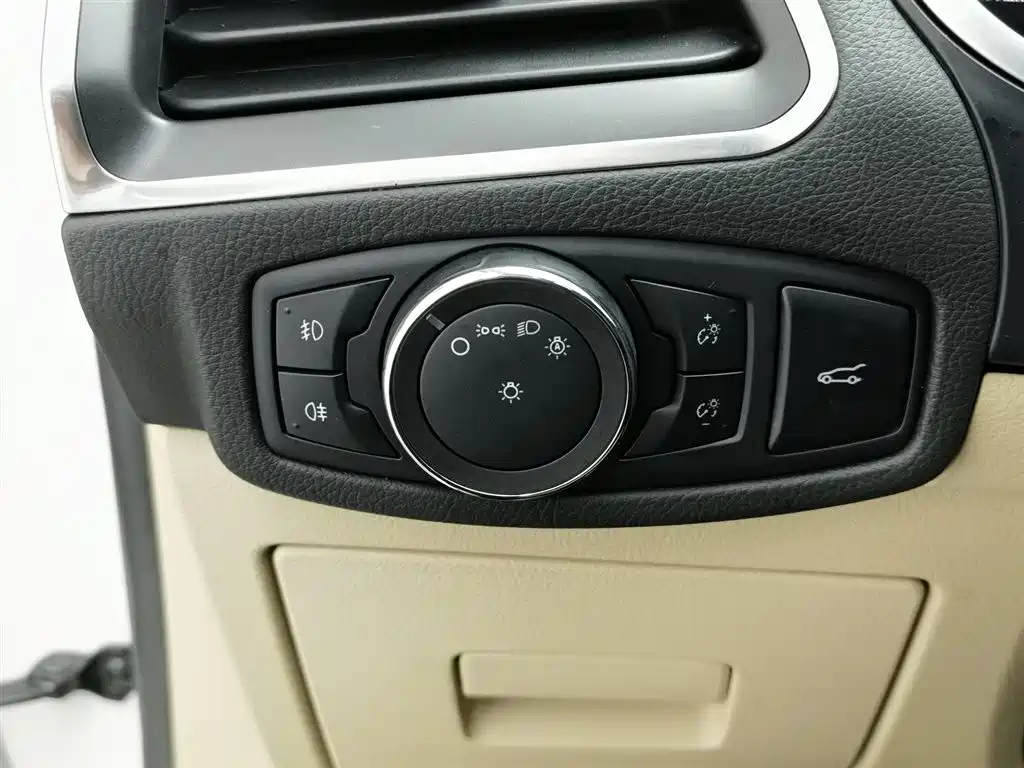 Ford Edge 2015 — фото 21