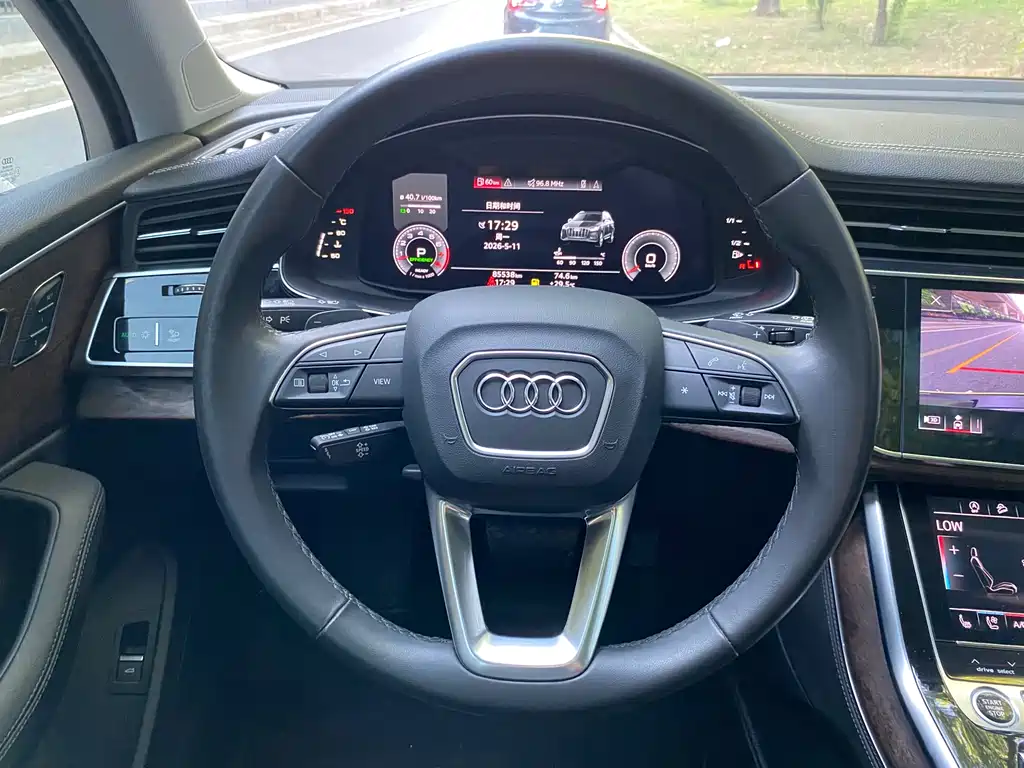 Audi Q7 2023 — фото 13