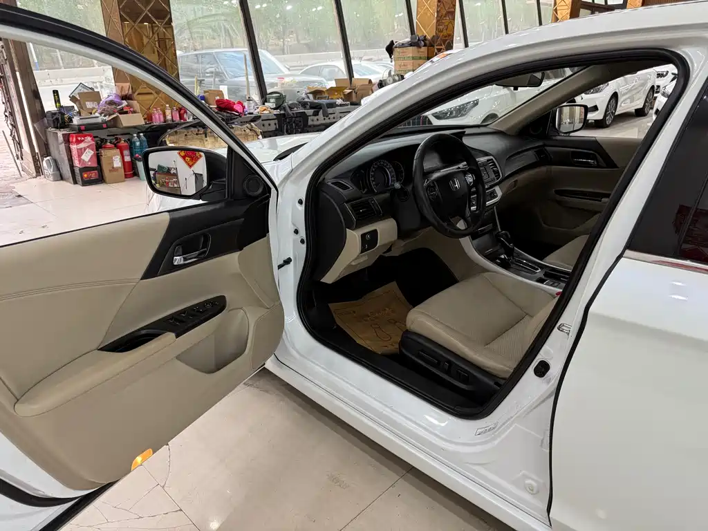 Honda Accord 2015 — фото 10