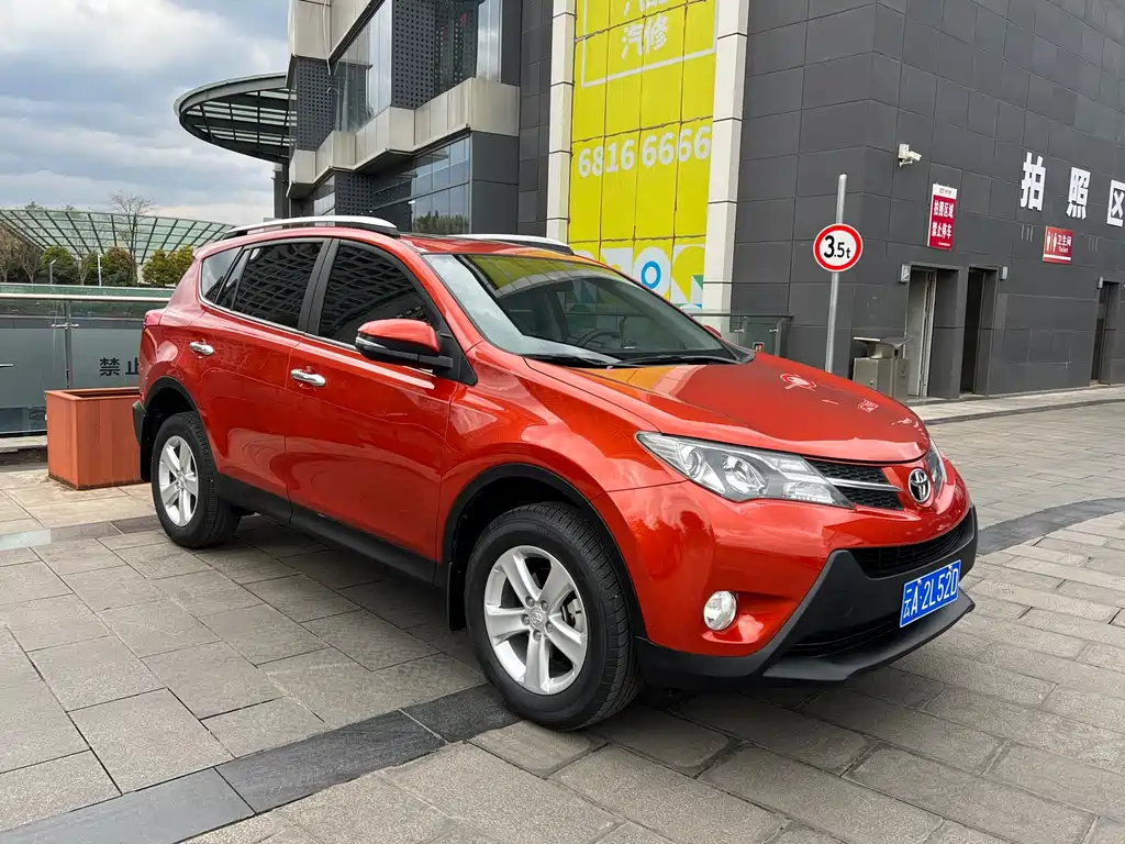 Toyota RAV4 2013 — фото 3