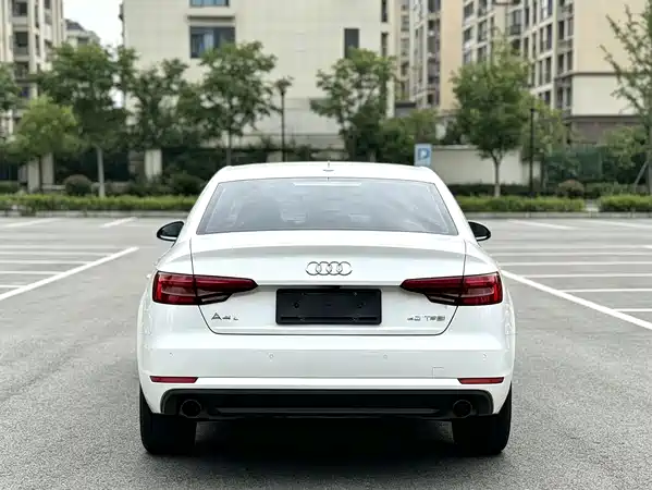 Audi A4L 2016