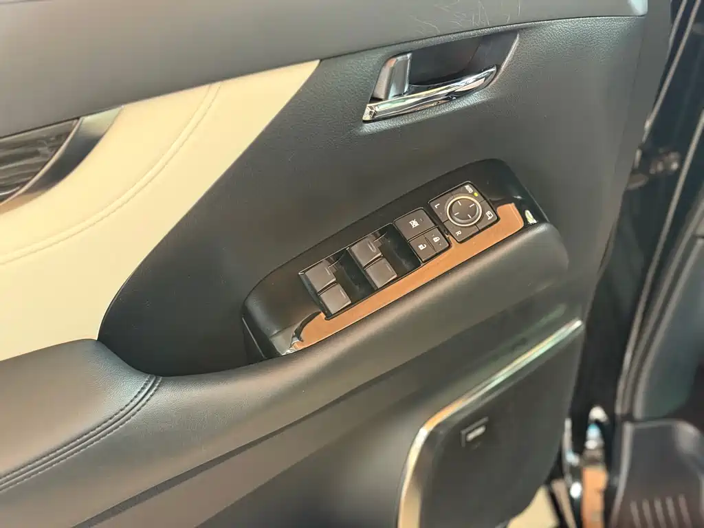 Lexus LM 2023 — фото 11