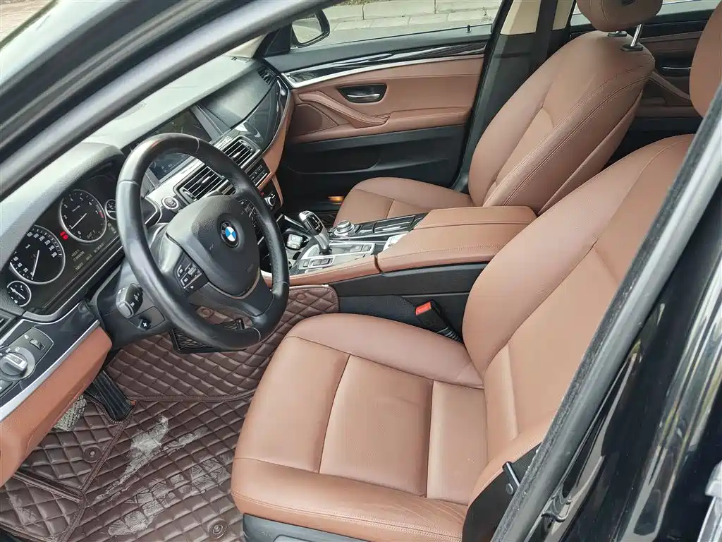 BMW 5 Series 2017 — фото 16