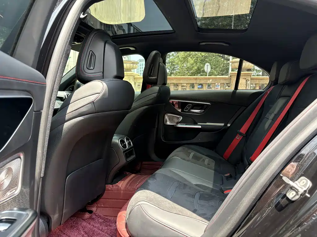Mercedes-Benz C-Class AMG 2025 — фото 13