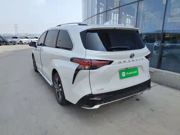 Toyota Granvia 2025