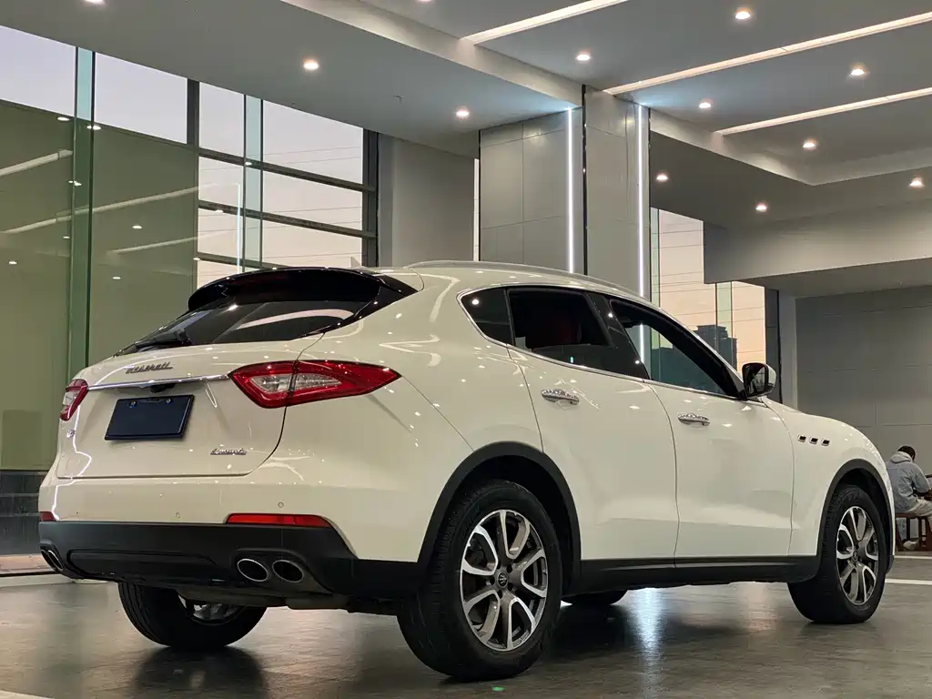 Maserati Levante 2018 — фото 13