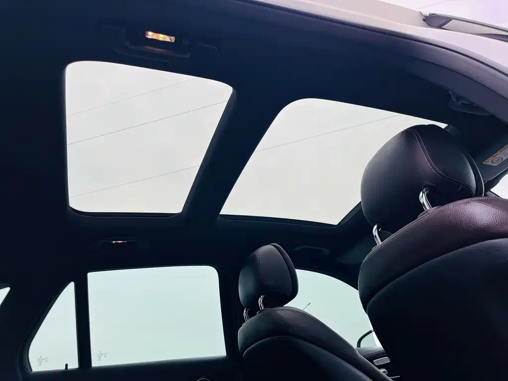 Mercedes-Benz GLC 2018 — фото 15