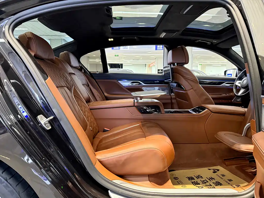 BMW 7 Series 2019 — фото 10