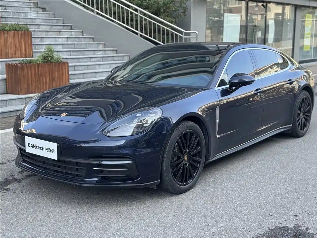 Porsche Panamera 2019 — фото 1
