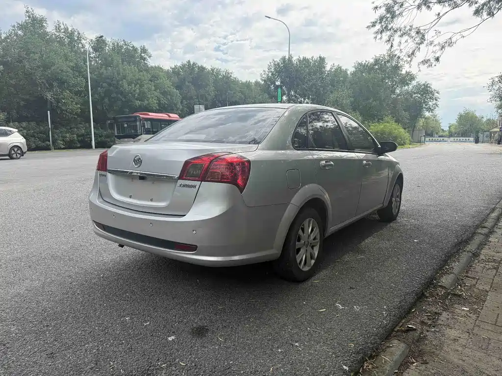 Buick Excelle 2012