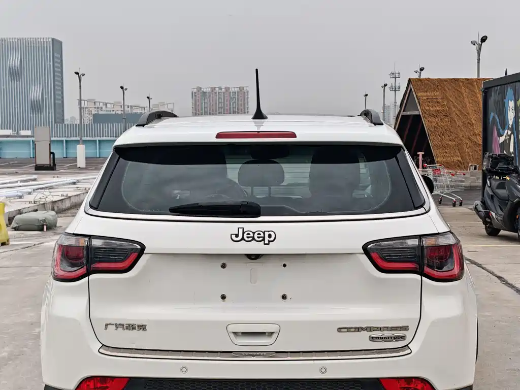 Jeep Compass 2018 — фото 6