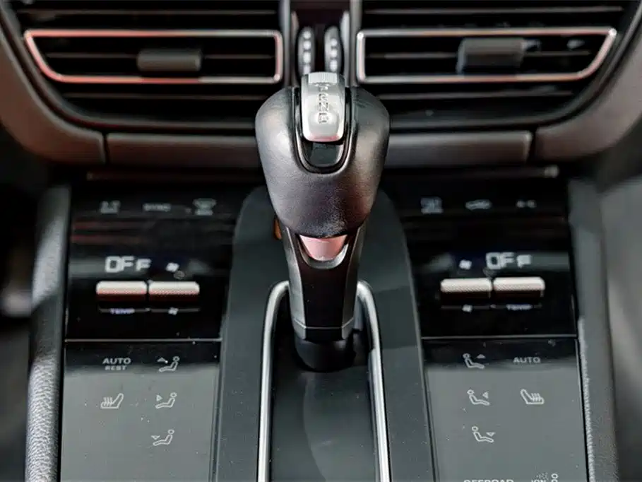 Porsche Macan 2023 — фото 15