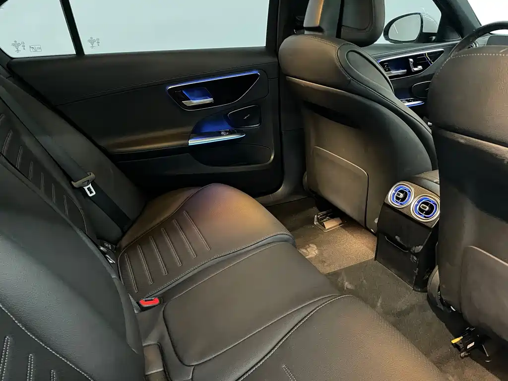 Mercedes-Benz C-Class 2023 — фото 9