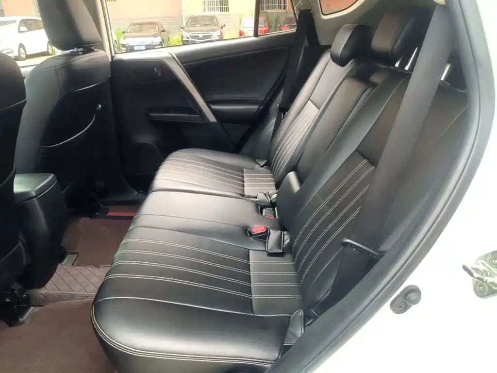 Toyota RAV4 2019 — фото 17