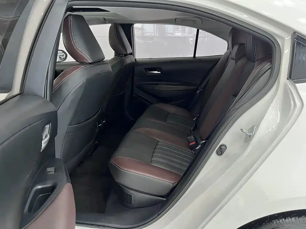 Toyota Corolla 2023 — фото 13