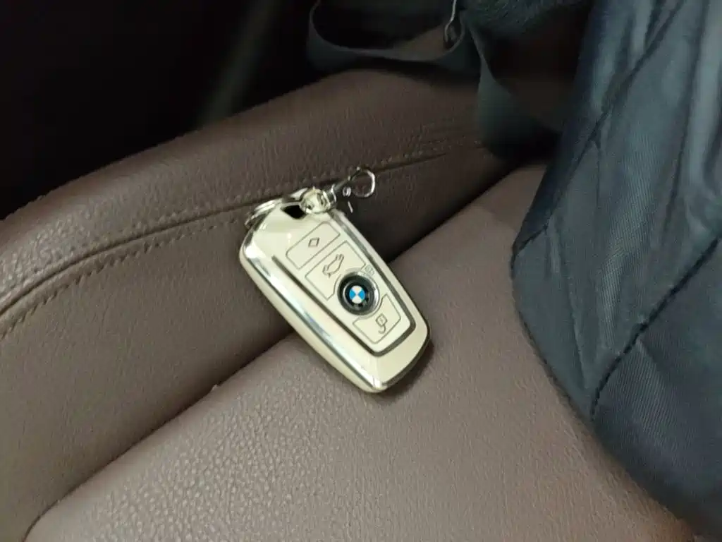 BMW 3 Series 2018 — фото 9