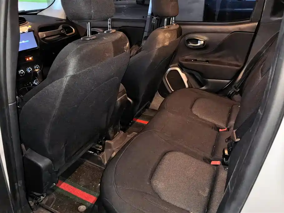 Jeep Renegade 2018 — фото 11