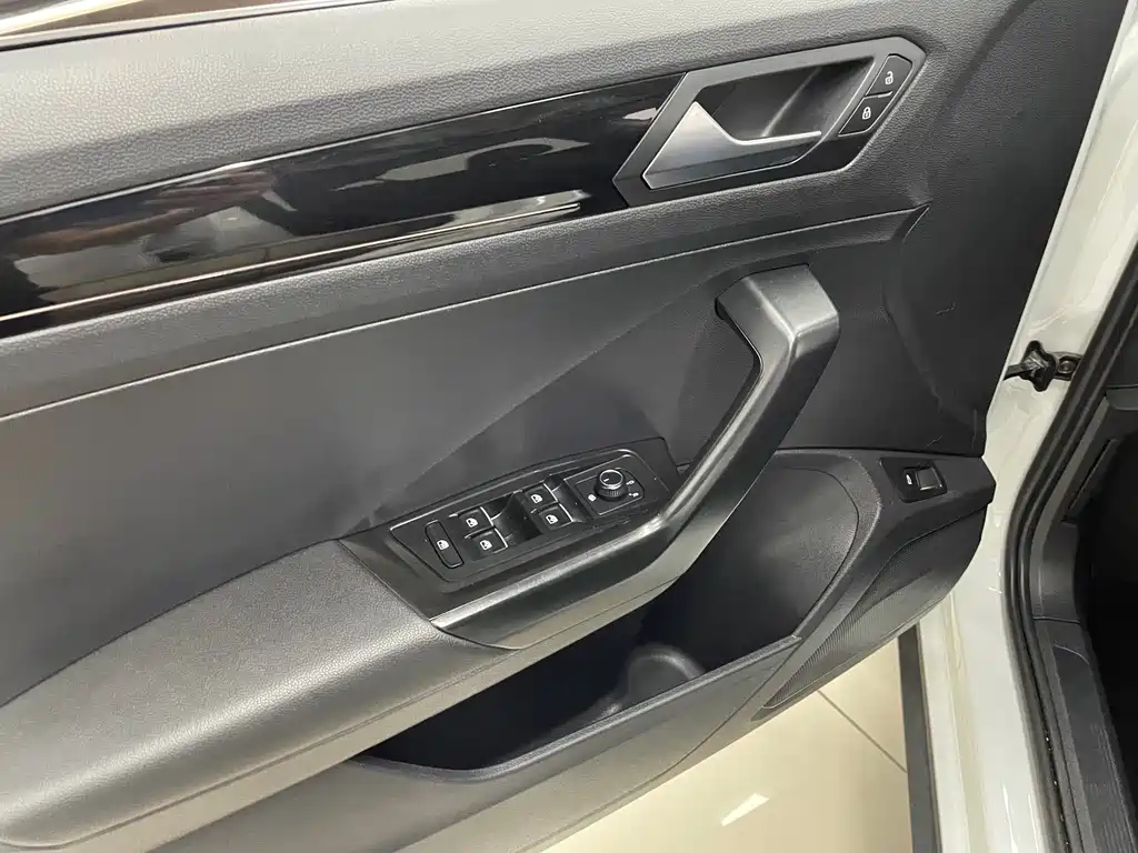 Volkswagen T-Roc 2022 — фото 17
