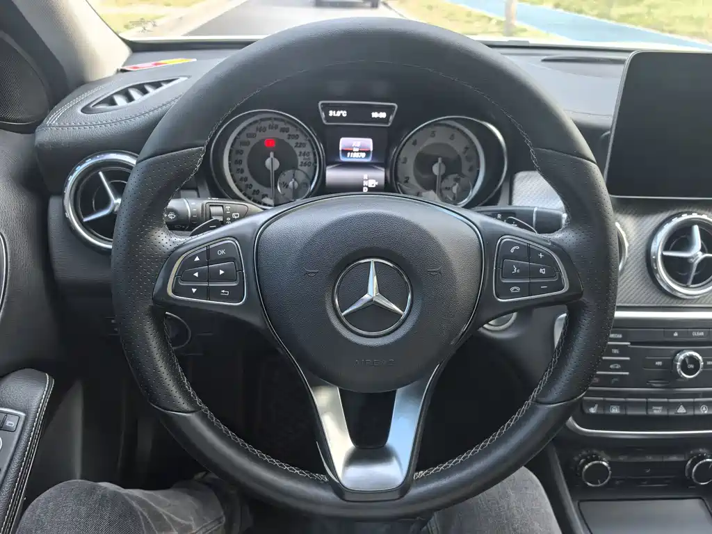 Mercedes-Benz GLA 2017 — фото 8