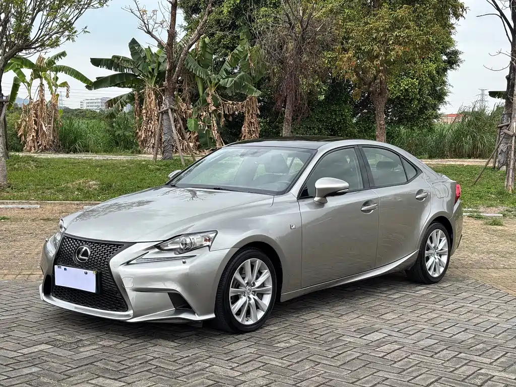 Lexus IS 2016