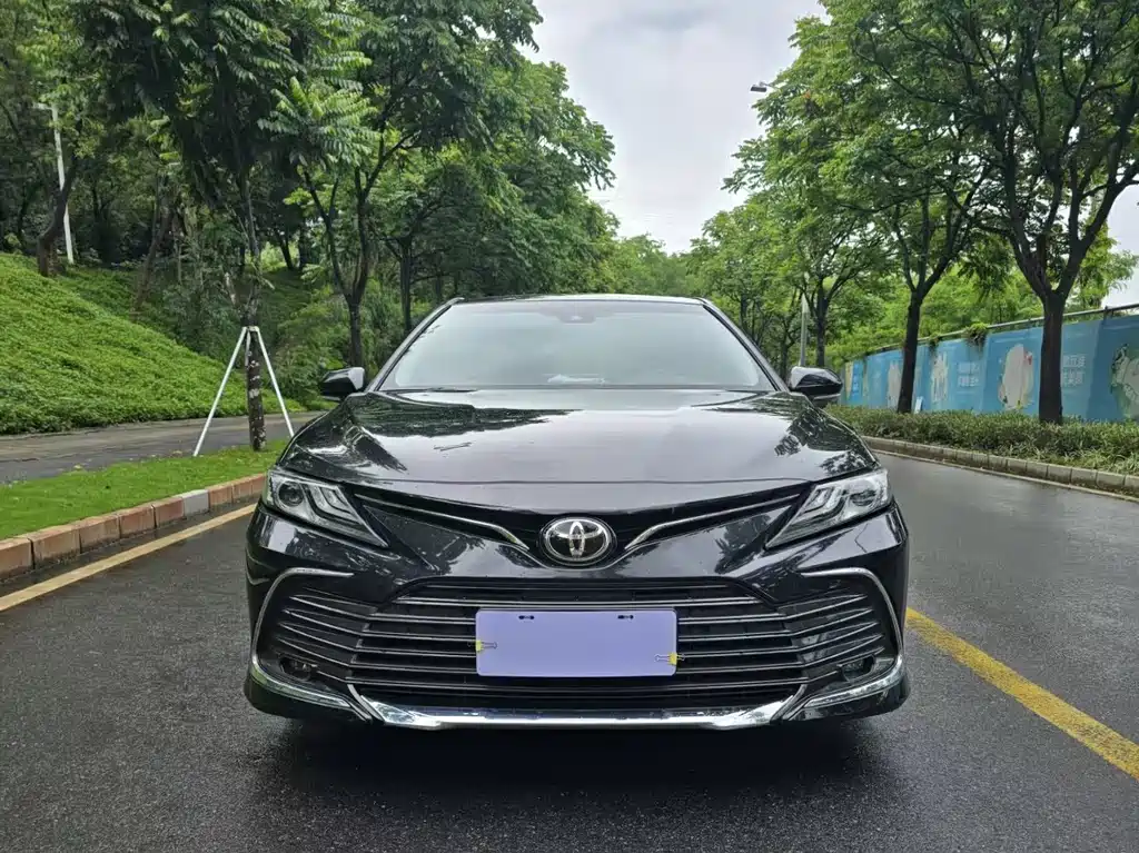 Toyota Camry 2023 — фото 2