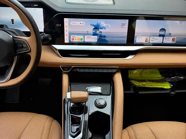 Geely Xingyue L 2025