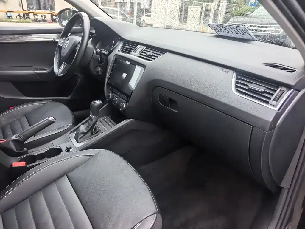 Skoda Octavia 2016 — фото 12