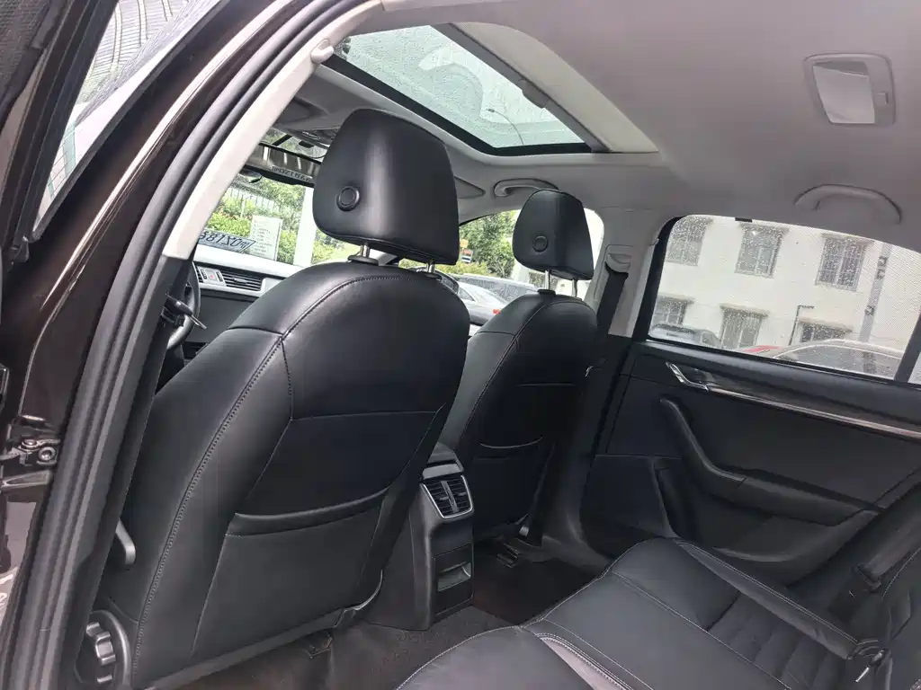 Skoda Octavia 2016 — фото 20