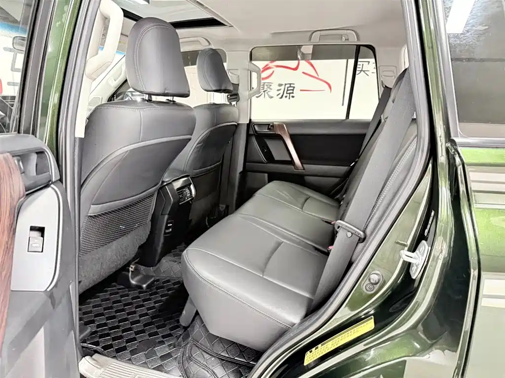 Toyota Prado 2015 — фото 10