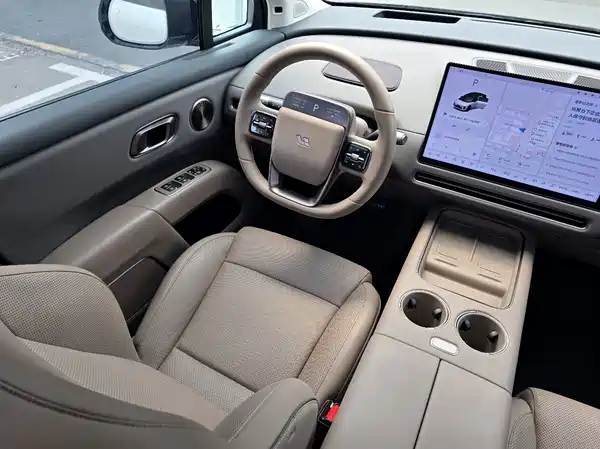 Li Auto i8 2025