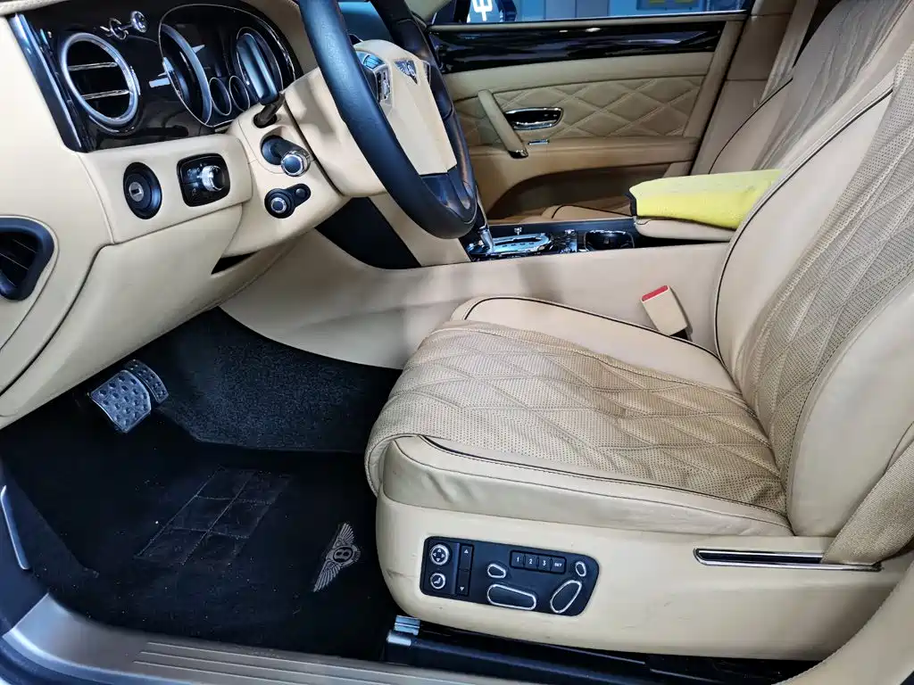 Bentley Flying Spur 2017 — фото 11