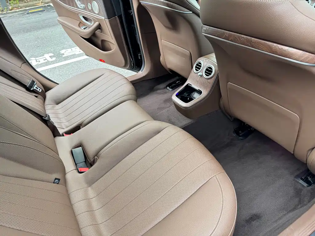 Mercedes-Benz E-Class 2023 — фото 17