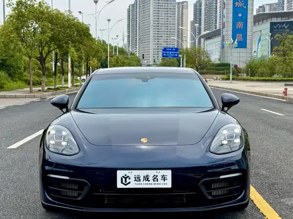 Porsche Panamera 2022