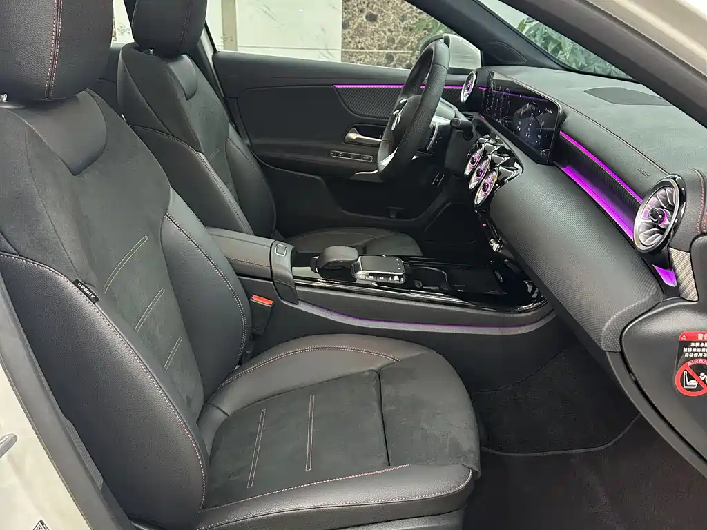 Mercedes-Benz A-Class 2024 — фото 11